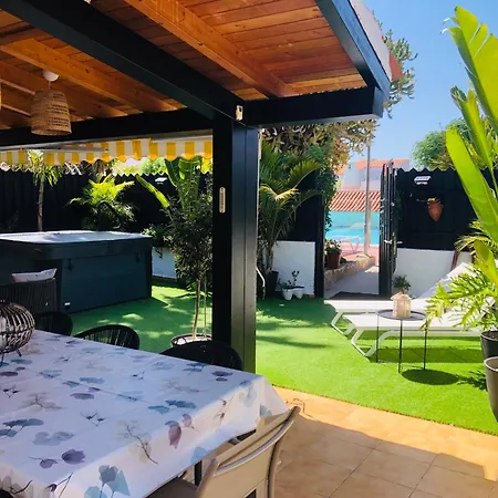 Holiday home Oasis With Jacuzzi