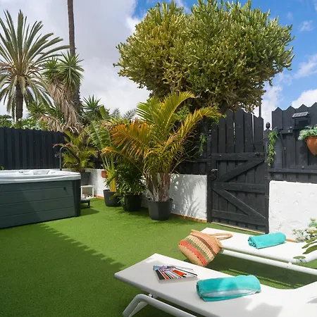 Oasis Beach Home I With Private Jacuzzi Holiday home