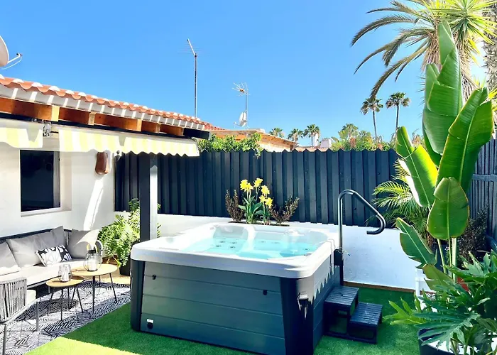 Oasis With Jacuzzi Сasa de vacaciones *