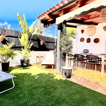 Oasis With Jacuzzi בית נופש